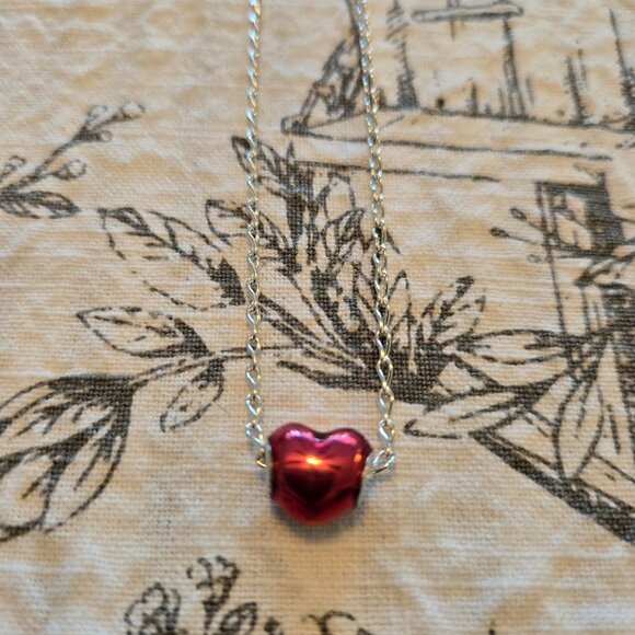 NWOT Pandora Necklace with Metallic Red Heart Charm - Picture 3 of 4